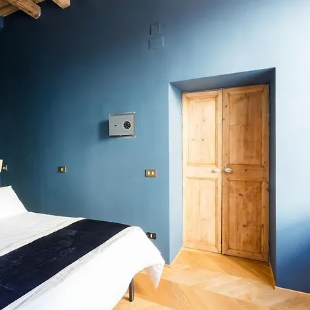 Glamour Leonina - Monti, * Roma