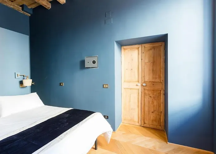 Glamour Leonina - Monti, * Roma