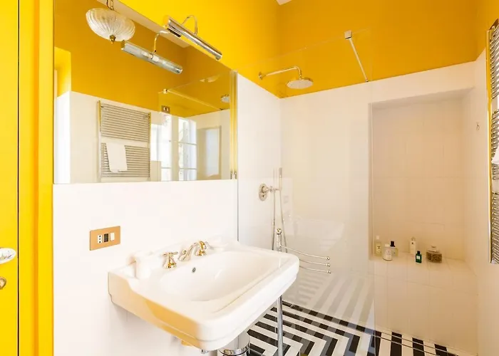 Glamour Leonina - Monti, * Roma